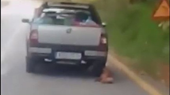 Κτηνωδία: Σέρνει σκύλο που τον έχει δέσει στο αυτοκίνητο του (βίντεο)